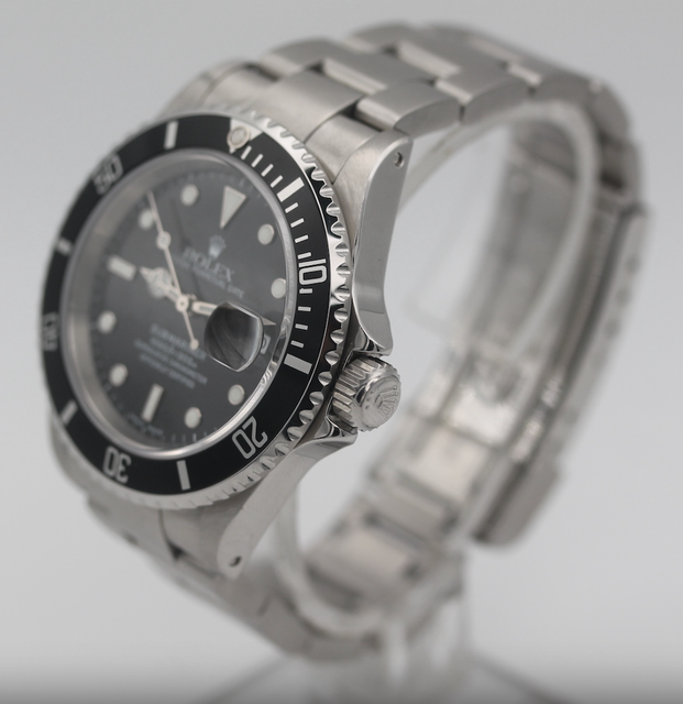 Rolex Submariner 16610 Image 2